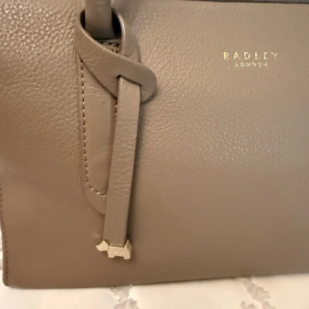 Radley London Arlington court taupe pebbled leather satchel! - Picture 3 of 9